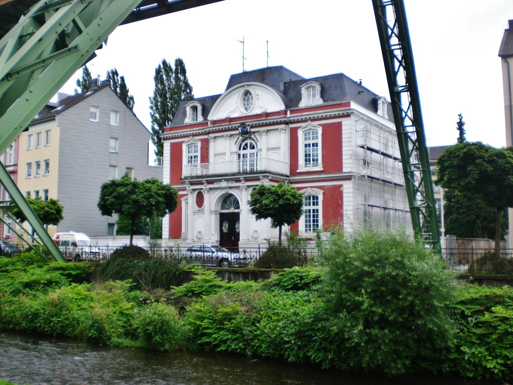 Die Villa Uferstrae 20 in Wuppertal-Heckinghausen.(6.7.2012)