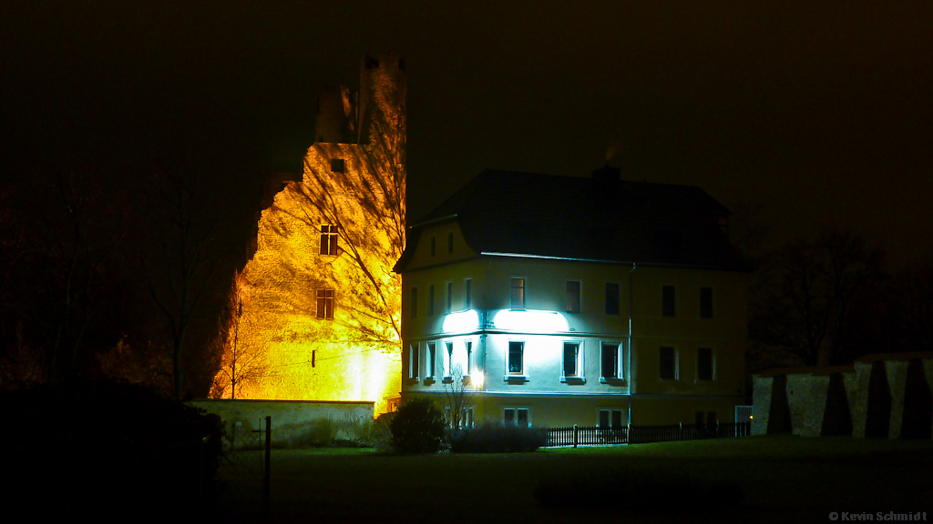 Dies ist eine Seitenansicht der Burgruine  Hoher Schwarm  in Saalfeld. (28.12.2011)