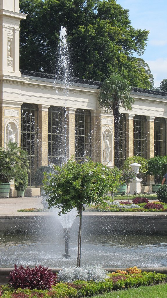 Dieser Springbrunnen in der Orangerie von Schloss Sanssouci arbeitet fleiig.(15.8.2012)