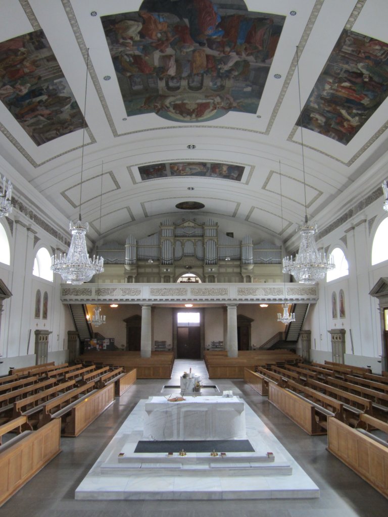 Dornbirn, Innenraum der St. Martin Kirche, 1969 umgestaltet von Architekt Emil 
Steffan (17.03.2013)