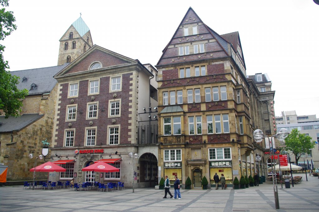 Dortmund, Huser am Ostenhellweg, dahinter die Ev. Marienkirche (31.07.2011)