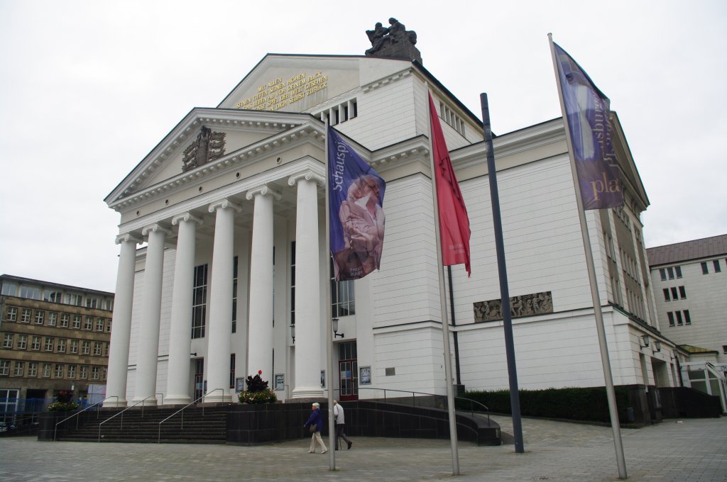 Duisburg, Stadttheater mit 1117 Pltzen, erbaut von 1910 bis 1911 (30.07.2011)