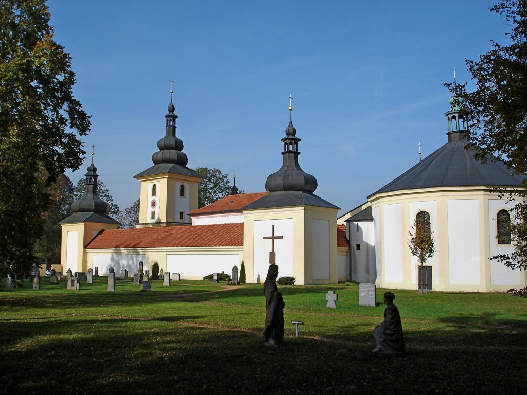 Eger (Cheb), ca.5Km vor der Stadt steht die katholische Wallfahrtskirche Maria Loreto seit 1664, durch deutsche Initiative und Finanzierung wurde die vllig verwahrloste Anlage seit 1992 wieder aufgebaut, Okt.2006