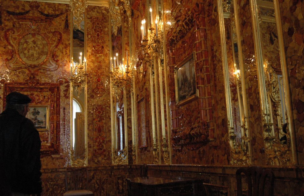 Ein Einblick in das berhmte Bernsteinzimmer, welches sich im Katharinenpalast in Puschkin bei St. Petersburg befindet. Gesehen am 19.09.2010
