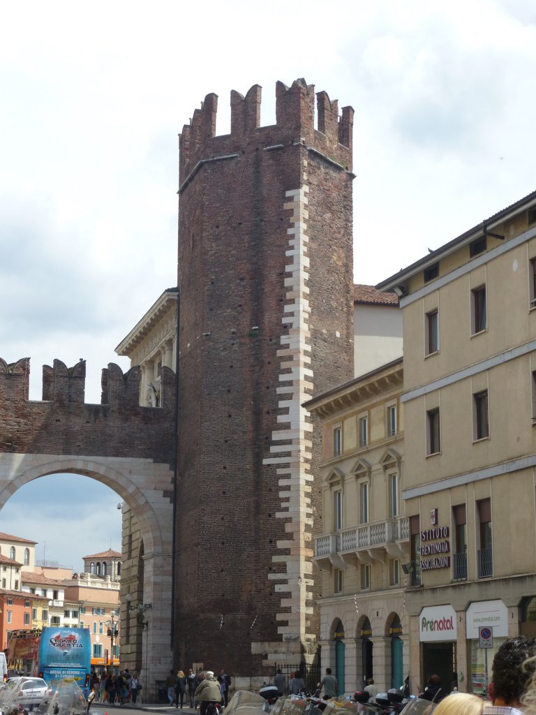 Ein Stck der Stadtmauer in Verona, 30.ai 2013.