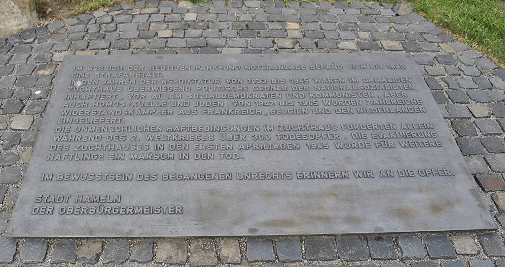 Eine Gedenktafel in Hameln, am 12.07.2011.