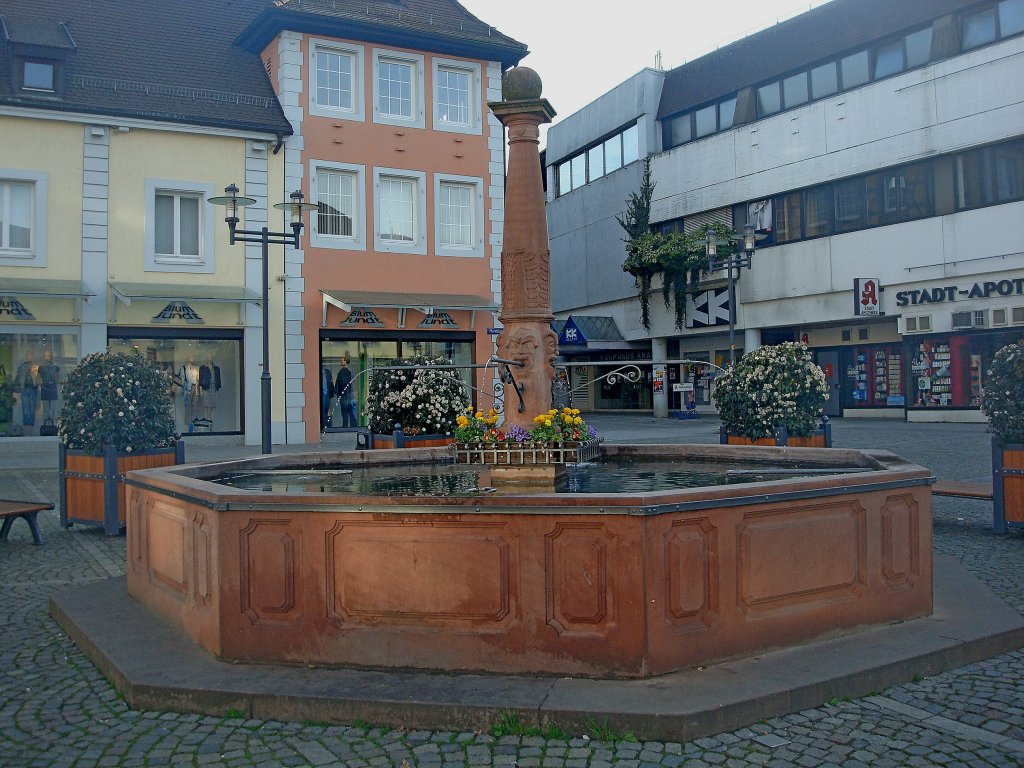 Emmendingen, der Brunnen auf dem Marktplatz, April 2011