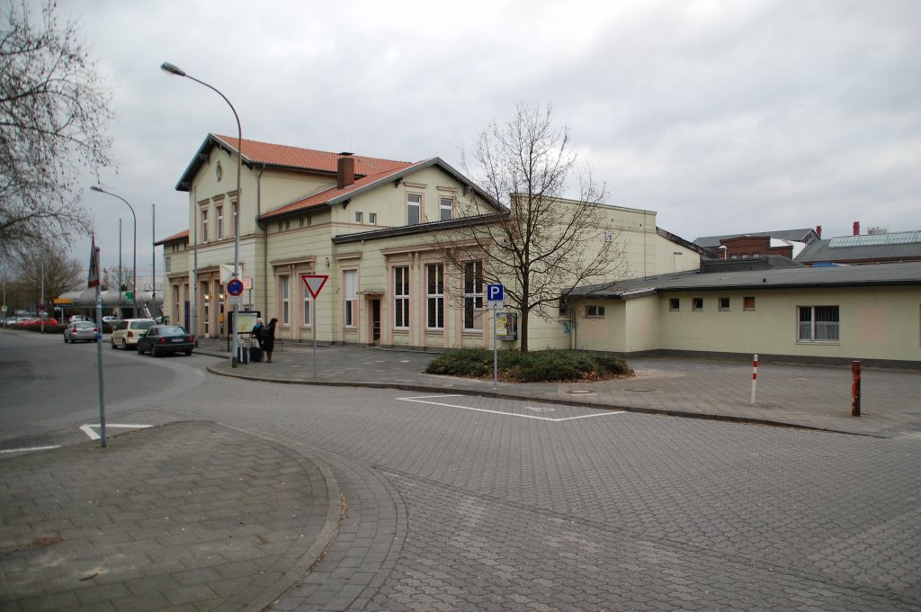 Empfangsgebude des Bahnhofs Kleve. Seit einigen Jahren endet hier die ehemalige  Strecke der Rheinischen Eisenbahn.