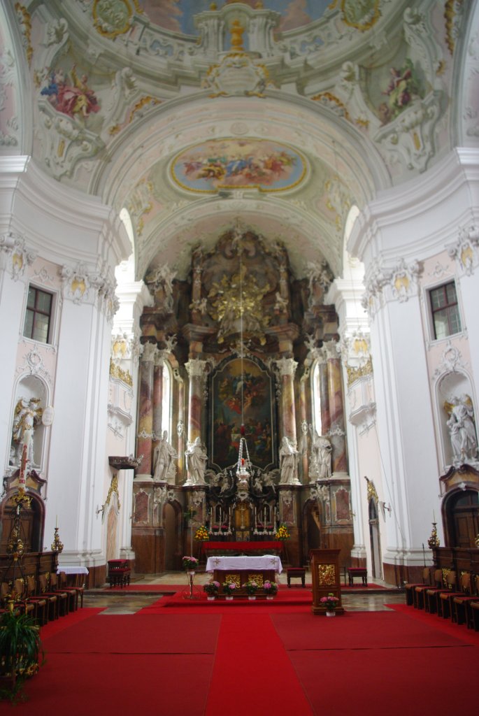 Engelhartszell im Mhlviertel, Hochaltar mit Stuckfiguren von J. G. belherr der Stiftskirche (06.04.2013)