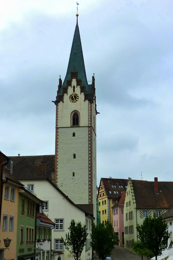 Engen, Blick zur Kirche Mari Himmelfahrt, Juli 2012