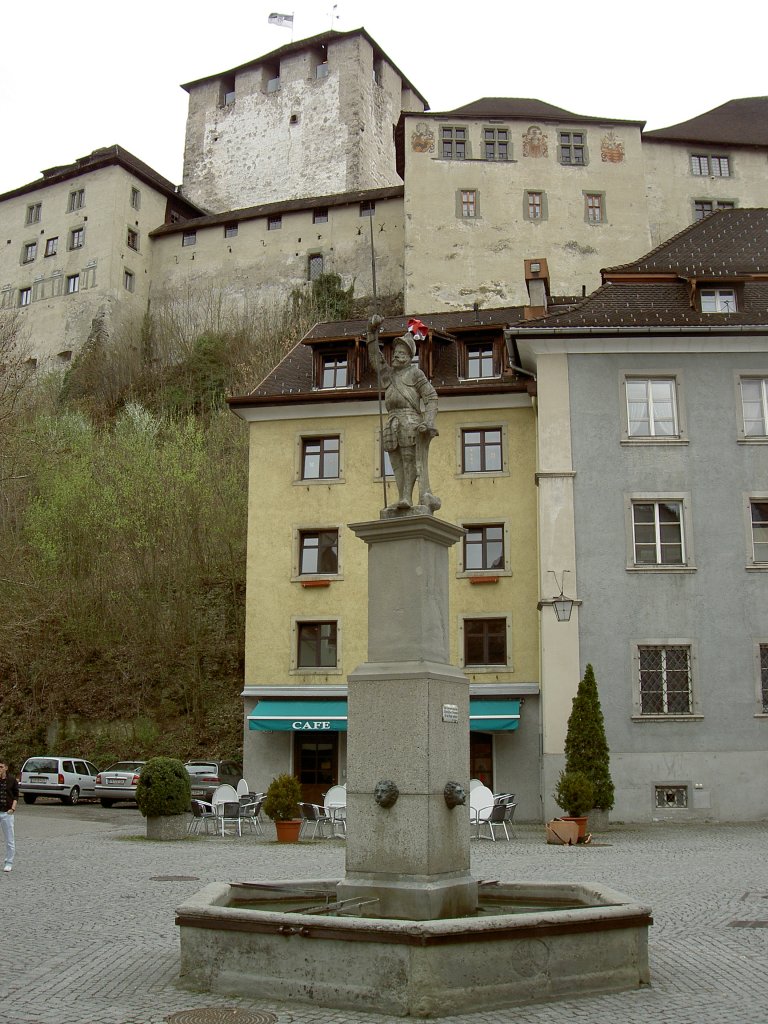 Feldkirch, Blick auf die Schattenburg vom Domplatz (09.04.2012)