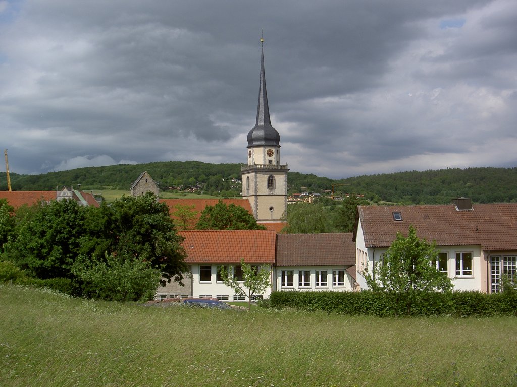 Fladungen, St. Kilian Kirche, gotische Chorturmkirche, erbaut von 1657 bis 1659 
(16.06.2012)