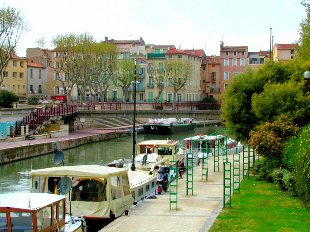 Frankreich, Languedoc-Roussillon, Aude, Narbonne, Cours Mirabeau am Kanal der Robine.  14.04.2004