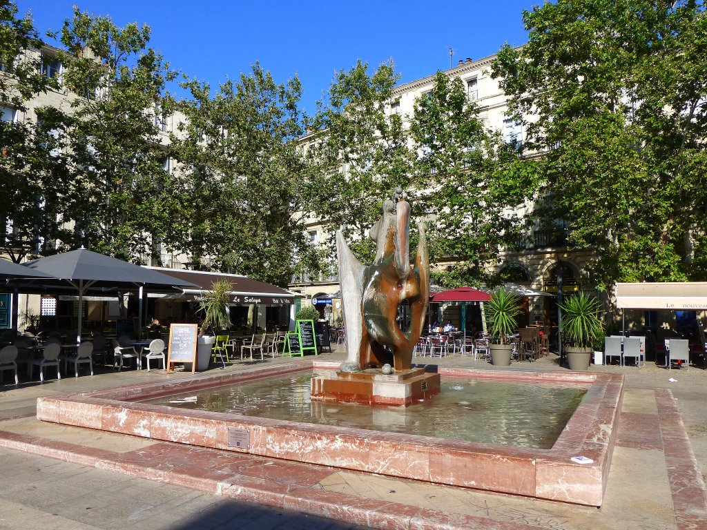 Frankreich, Languedoc-Roussillon, Hrault, Montpellier, Place du March aux Fleurs (Blumenmarkt),  Schpfung  eine Skulptur von Manuel CLEMENTE-OCHOA, katalanischer Bildhauer, 25.07.2013