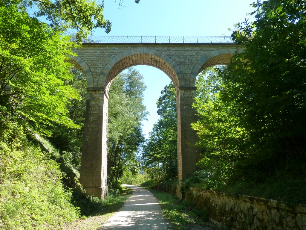Frankreich, Languedoc-Roussillon, Voie verte du Haut-Languedoc (Passa Pas) von Mons-la-Trivalle (Dpartement de l'Hrault) bis Mazamet (Dpartement du Tarn), 60 km, durch den Regionalpark des Haut-Languedoc, auf der ehemaligen Bahntrasse Bdarieux-Mazamet, bei Ardouane. 28.08.2011