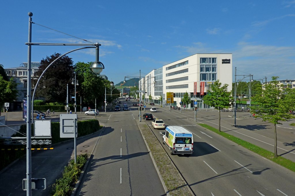 Freiburg, Blick in die neugestaltete Schnewilinstrae am Hauptbahnhof, Juli 2012