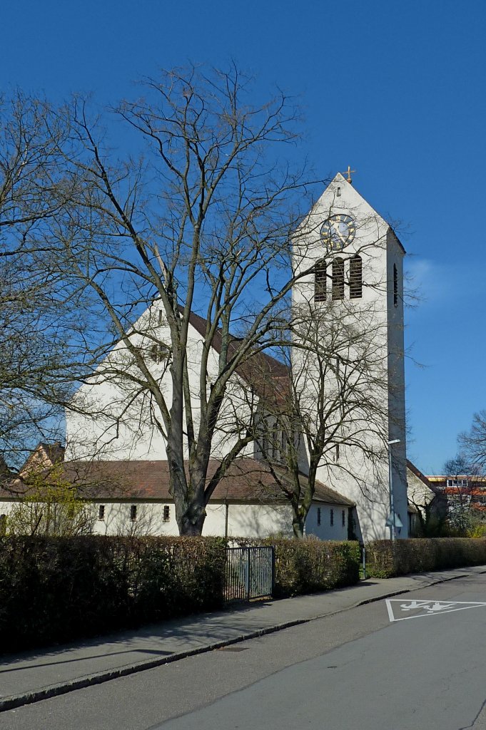 Freiburg im Breisgau, die katholische Kirche Heilige Familie steht im Stadtteil Mooswald, erbaut 1937-38, Mrz 2012