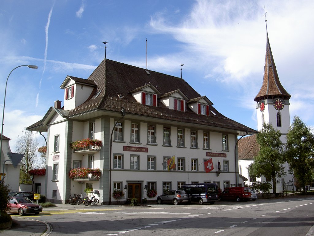 Gasthof zum Bren und Ref. Kirche von Biglen im Emmental (11.10.2012)