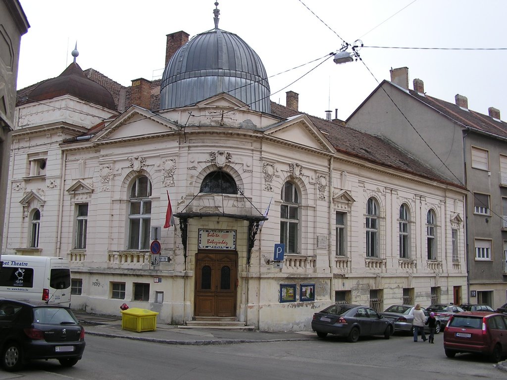 Gebude des ehemaligen Puppentheater.  Foto: Pcs, Ungarn. April 2010