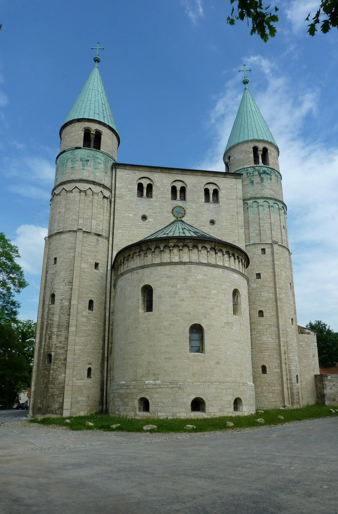 Gernrode, die romanische Stiftskirche St.Cyriakus, eines der bedeutendsten ottonischen Baudenkmale in Deutschland, erste Erwhnung im Jahr 961, Mai 2012