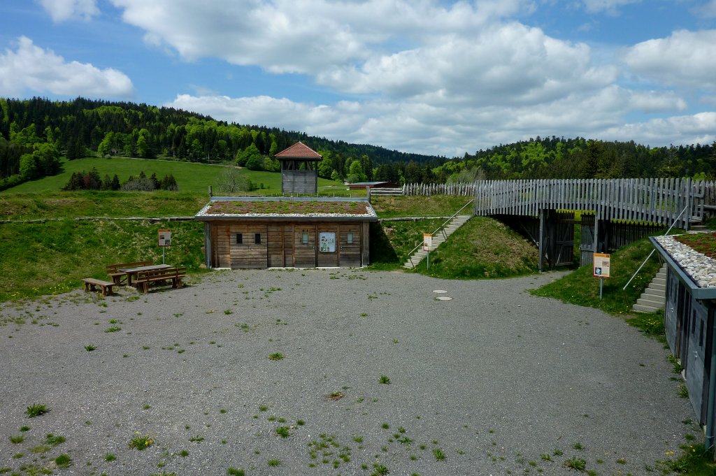 Gersbach, Blick in die rekonstruierte Schanze, diese Anlage war Teil einer umfangreichen Verteidigungslinie in ganz Baden gegen die hufigen, ruberischen berfalle der Franzosen im 18.Jahrhundert, Mai 2012