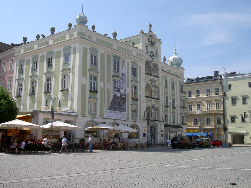 Gmunden, Rathaus, erbaut 1574 mit Keramikglockenspiel, Obersterreich (05.06.2011)