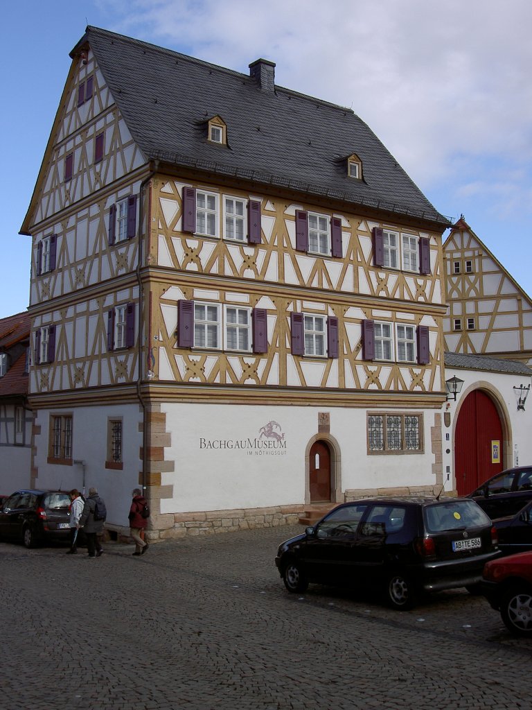 Groostheim, Nthig-Gut am Marktplatz mit Bachgaumuseum, ehemaliger Lehenshof der 
Mainzer Domprbste (17.02.2012)