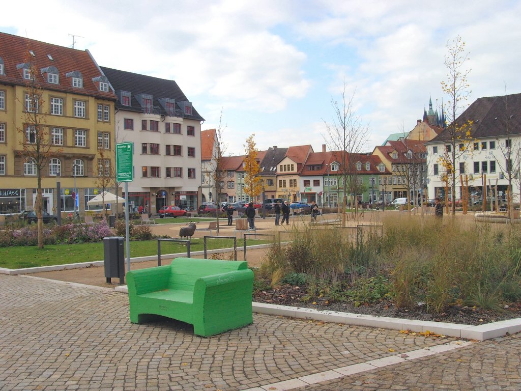 Grnes Sofo in Erfurt. Der Spielplatz war lange Zeit die Baugrube fr das haus der Kultur - Erfurt November 2009