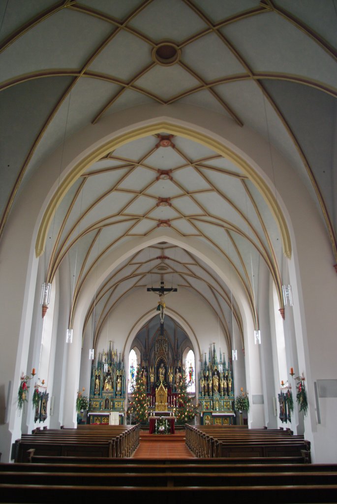 Haag in Oberbayern, Maria Himmelfahrt Kirche, Kirchplatz 1, neugotischer kreuzrippengewlbter Wandpfeilersaal (30.12.2012)