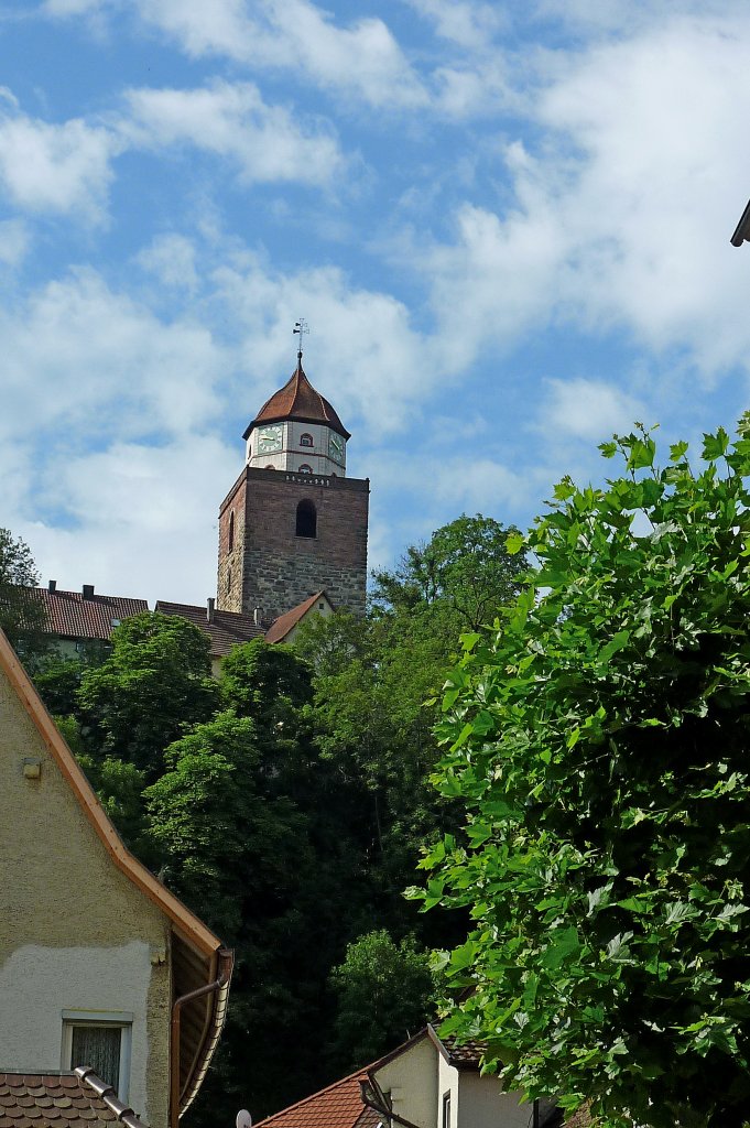 Haigerloch, der Rmerturm, 1150 erbaut, als Bergfried der 1095 errichteten Burg Haigerloch, dient heute als Aussichtsturm, Juli 2011