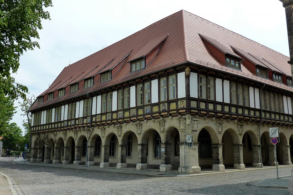 Halberstadt, dieses prachtvolle Gebude ist die Dompropstei, erbaut von 1592-1611, heute Teil der Hochschule, Mai 2012