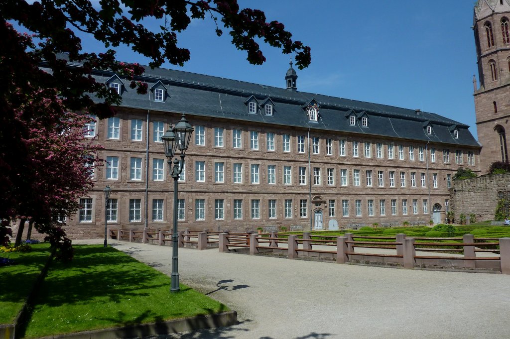 Heiligenstadt, die Gartenfassade des Mainzer Schloes, war Sitz des Mainzer Stadtverwalters fr das Eichsfeld, Mai 2012