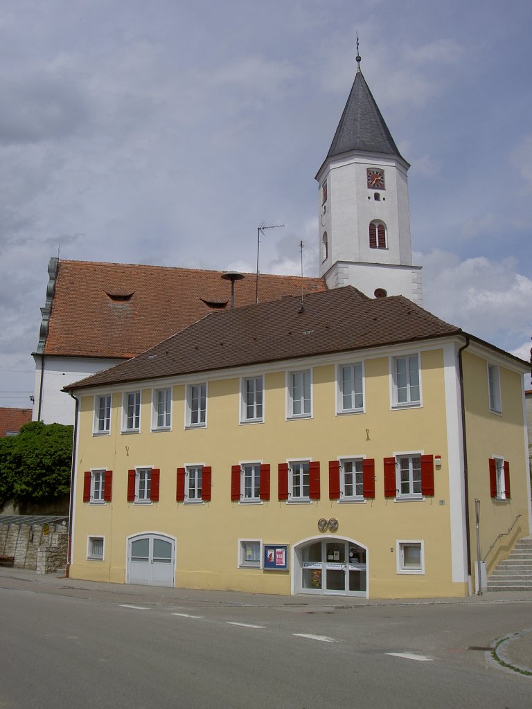 Huisheim, Kath. Pfarrkirche St. Vitus, sptgotischer Chorturm, Langhaus um 1720, 
Kreis Donau-Ries (15.06.2013)