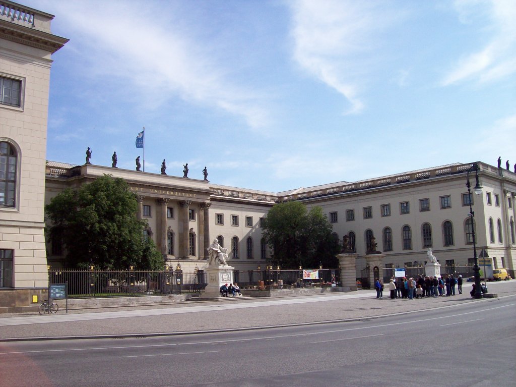 Humboldtuniversitt, ehem. Prinz-Heinrich-Palais (Unter den Linden 6), 1748-53 von Johann Boumann erbaut, seit 1809 Universittsgebude (06.06.2009)