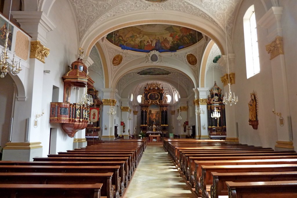 Immenstadt, Blick zum Altar in der St.Nikolaus-Kirche, Aug.2012