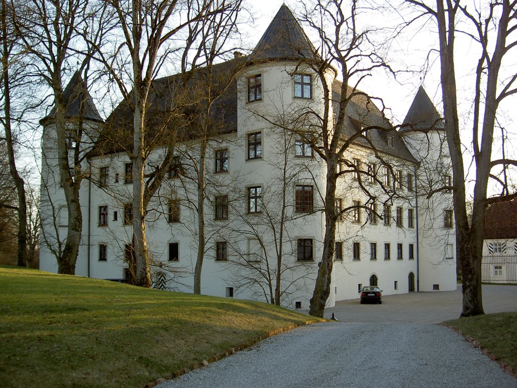 Jettingen, Stauffenberg Schloss, erbaut ab dem 15. Jahrhundert, heute Grflich
Wolf Metternichsches Schloss, Vierflgelanlage, Kreis Gnzburg (26.03.2012)