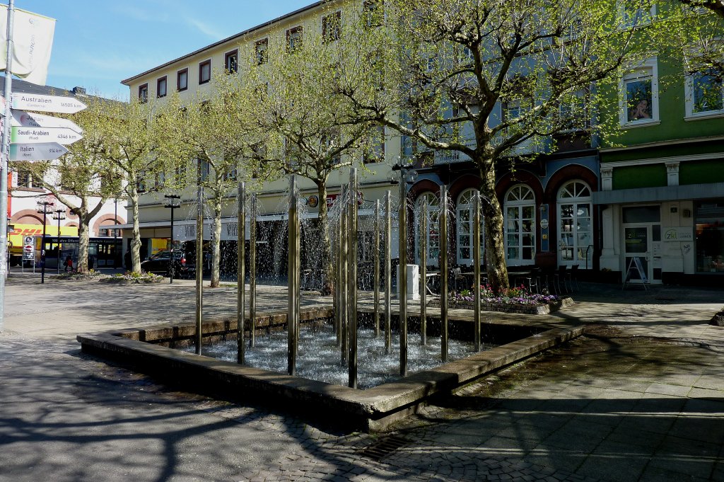 Kaiserslautern, der Rhrenbrunnen auf dem Schillerplatz, April 2011