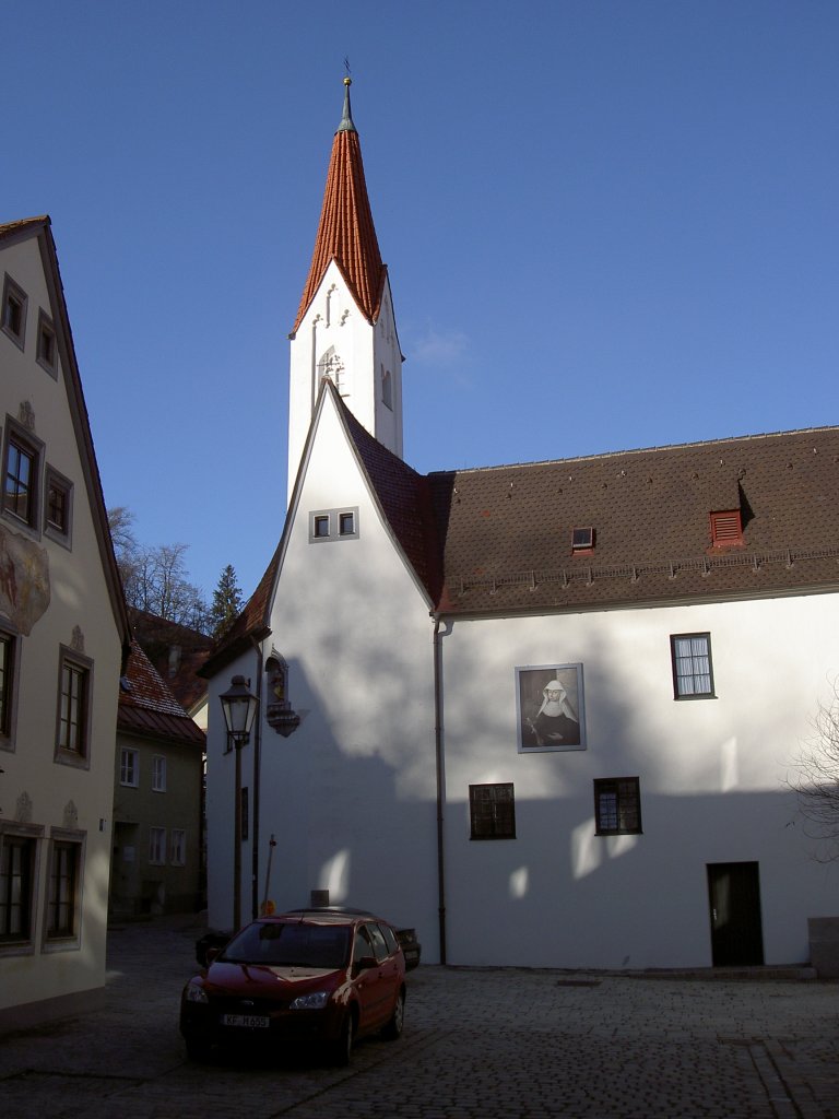 Kaufbeuren, Crescentiakloster, gegrndet 1261, Crescentia Sarkophag in der Klosterkirche (15.01.2012)
