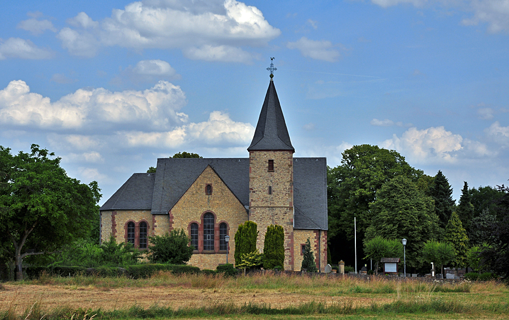 Kirche von Lvenich (Stadt Zlpich) - 30.06.2010