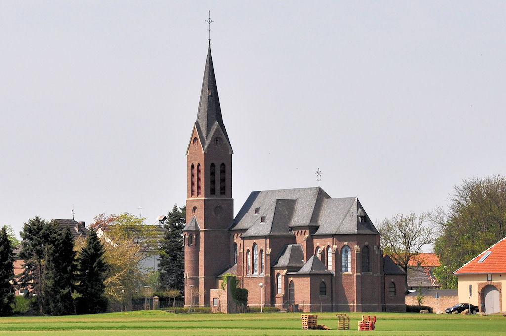 Kirche St. Laurentius in Mggenhausen (Kreis Euskirchen) - 28.04.2010