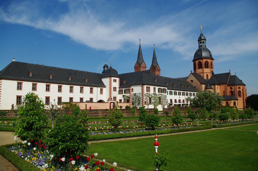 Kloster Seligenstadt mit grter noch erhaltener Basilika aus der Karolingerzeit 
(26.04.2009)