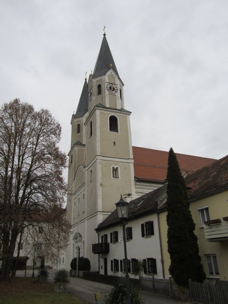 Klosterkirche St. Radegundis in Gars am Inn, erbaut von 1661 bis 1662 als erste 
Barockkirche auf deutschem Boden (30.12.2012)
