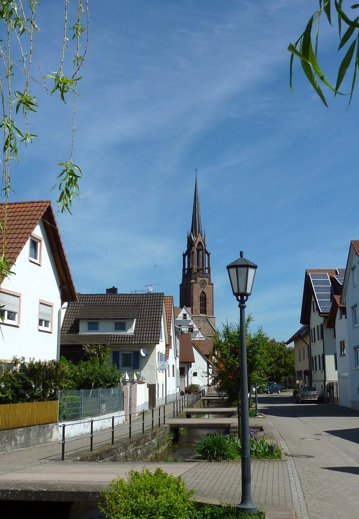Kndringen, Blick zur evangelischen Kirche, Mai 2012
