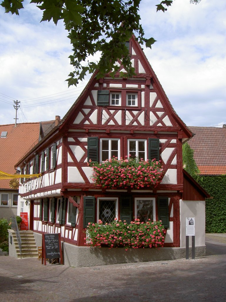 Lauffen, Gasthaus zur Sonne, erbaut im spten 15. Jahrhundert, seit 1861 Gasthof, 
Kreis Heilbronn (10.08.2008)