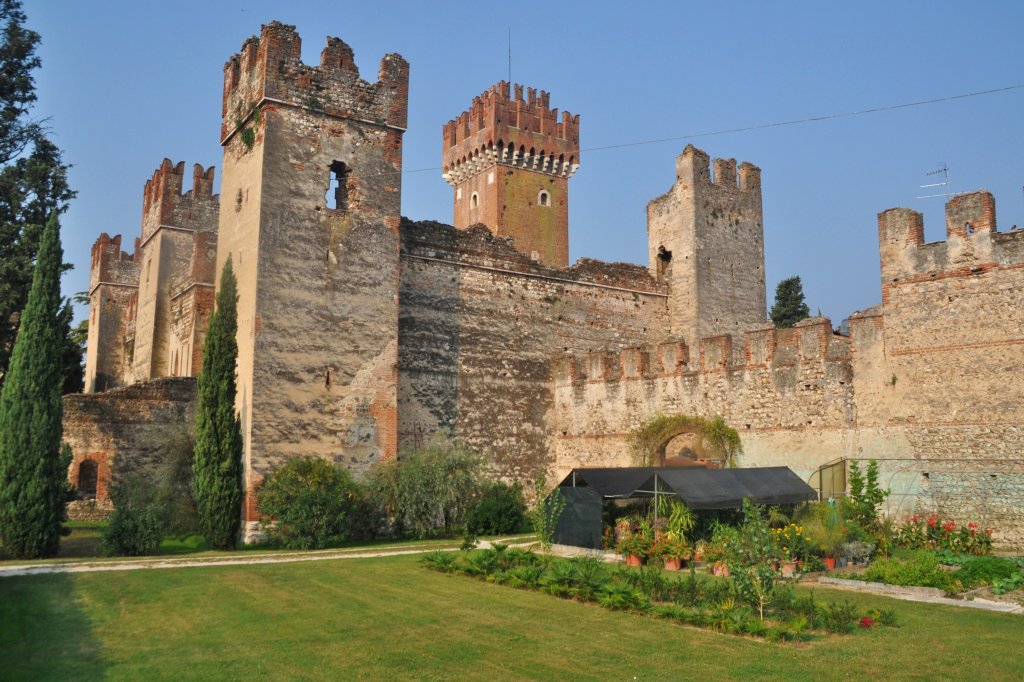 LAZISE (Provincia di Verona), 06.10.2011, Blick auf einen Teil der Stadtmauer