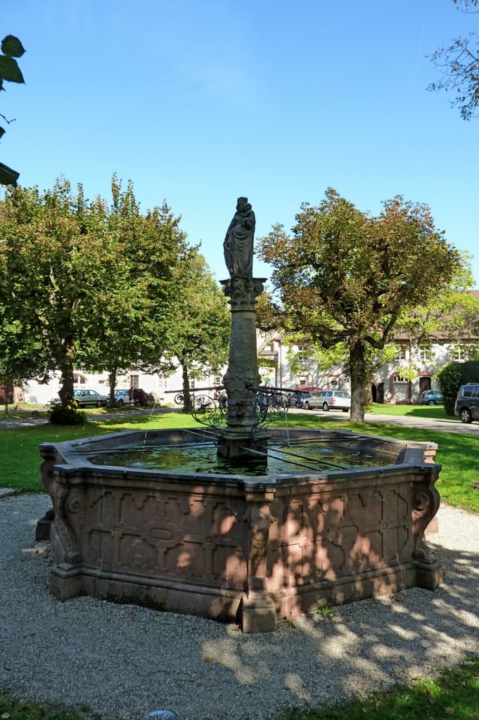 Lichtenthal, der Marienbrunnen im Cistercienserkloster, Sept.2011