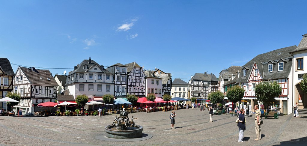 Linz am Rhein - Marktplatz (kleine Panoramaaufnahme) 15.08.2012