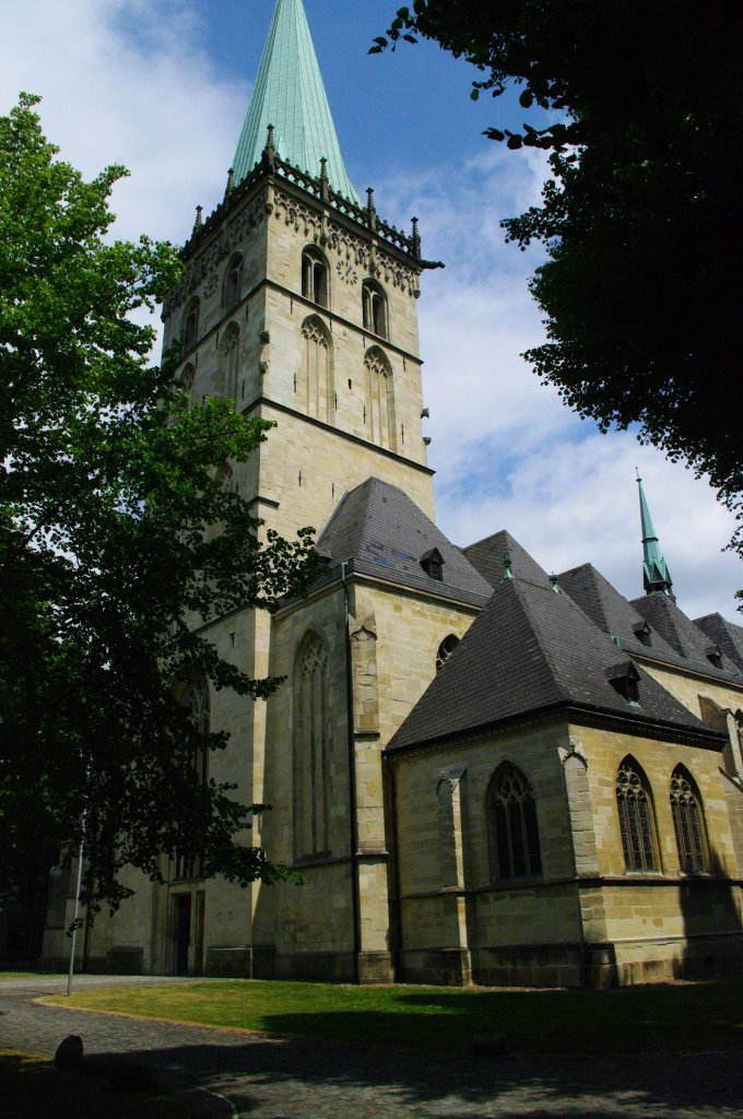 Ldinghausen, Kath. Pfarrkirche St. Felizitas, erbaut von 1507 bis 1558 (29.05.2011) 
