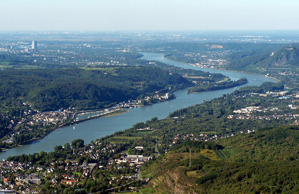 Luftaufnahme von Rheinbreitbach - Rolandseck bis Bonn. 19.09.2005
