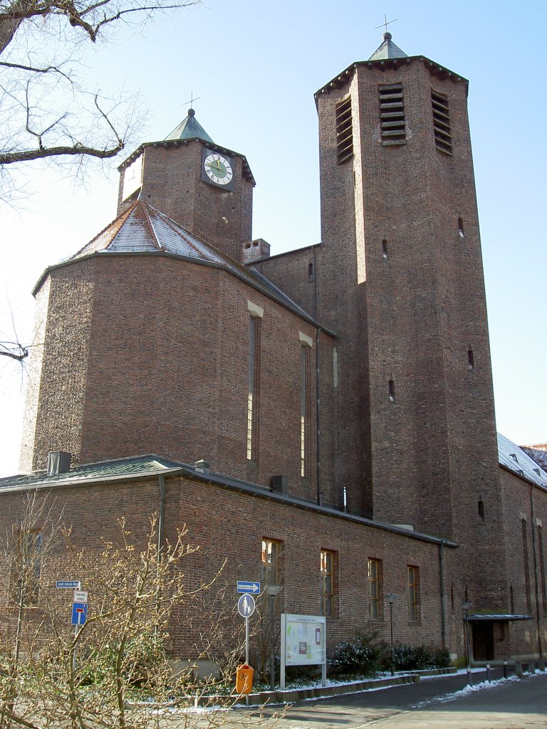 Memmingen, Kath. St. Josef Kirche, erbaut von 1927 bis 1929, Architekt Thomas 
Wechs und Michael Kurz (15.01.2012)